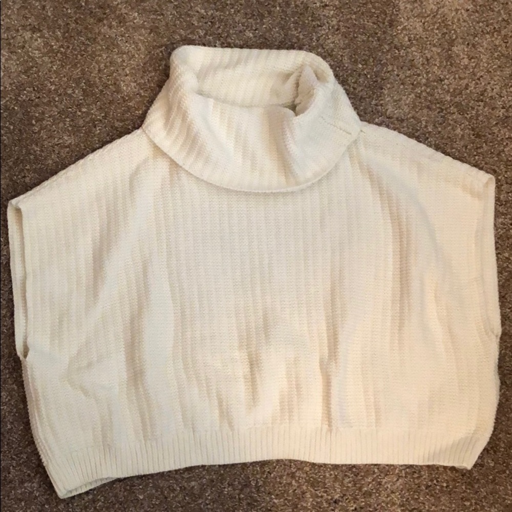 Free People sleeveless crop turtle neck ✨